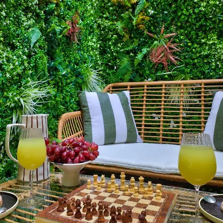 Apartament Sublime Avec Patio - Montorgueil *