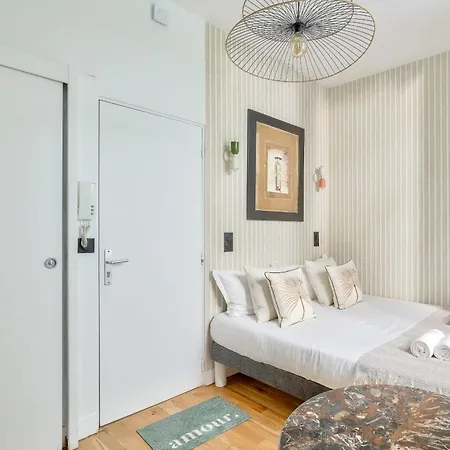 Apartament Sublime Avec Patio - Montorgueil