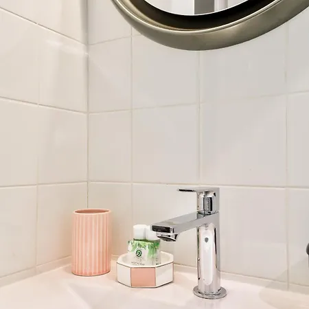Apartament Sublime Avec Patio - Montorgueil *